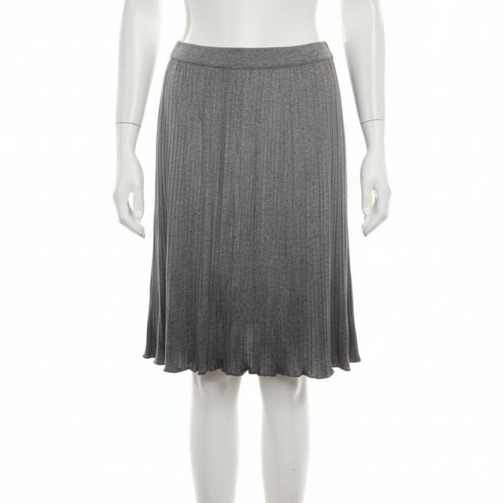 Banana Republic Gray Pleated Knit Skirt 23” Length Size Medium NWT